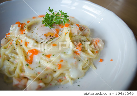 spaghetti with salmon creamy sauce spaghetti with salmon creamy sauce 30485546