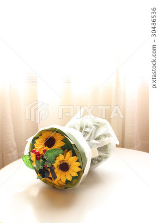A sunflower bouquet 30486536