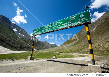 Mountain view 30490874