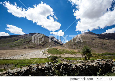 Mountain view 30490945