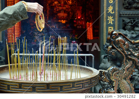 寺廟 廟宇 香 煙 廟裡 拜拜 燒香 30491282