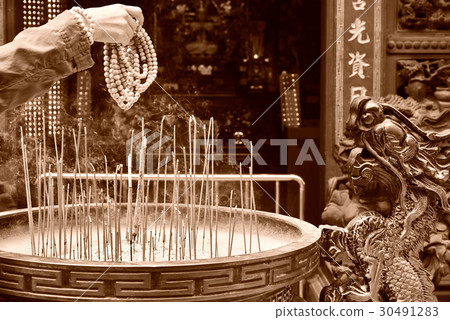 寺廟 廟宇 香 煙 廟裡 拜拜 燒香 30491283