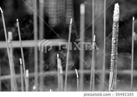 寺廟 廟宇 香 煙 廟裡 拜拜 燒香 香火 30491385