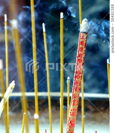 寺廟 廟宇 香 煙 廟裡 拜拜 燒香 香火 寺廟 廟宇 香 煙 廟裡 拜拜 燒香 香火 30491389