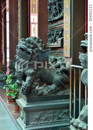 寺廟 廟宇 石獅 石獅子 獅 廟裡 拜拜 寺廟 廟宇 石獅 石獅子 獅 廟裡 拜拜 30492211