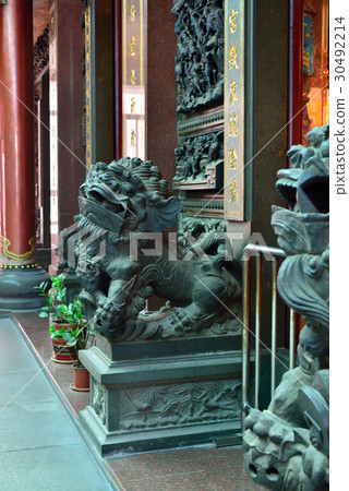 寺廟 廟宇 石獅 石獅子 獅 廟裡 拜拜 寺廟 廟宇 石獅 石獅子 獅 廟裡 拜拜 30492214