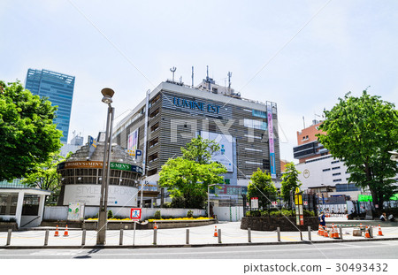 Tokyo Shinjuku Station East Exit Station square square Tokyo Shinjuku Station East Exit Station square square 30493432