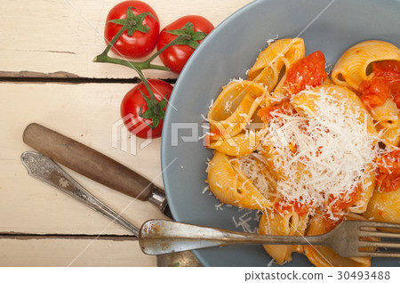 Italian snail lumaconi pasta with tomatoes 30493488