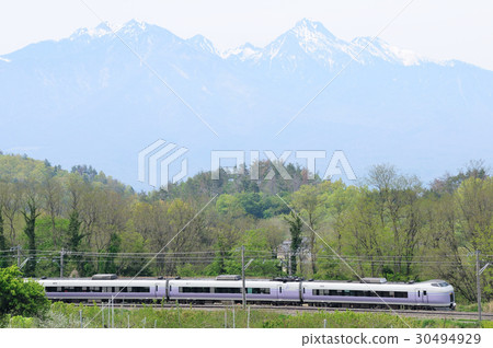 沿著新的綠色新寺桃園鎮，想要Yatsugatake Volcano Central Express Limited Express Super Azusa 30494929