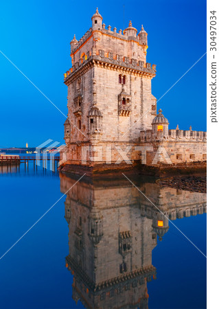 圖庫照片: belem tower in lisbon at night, portugal