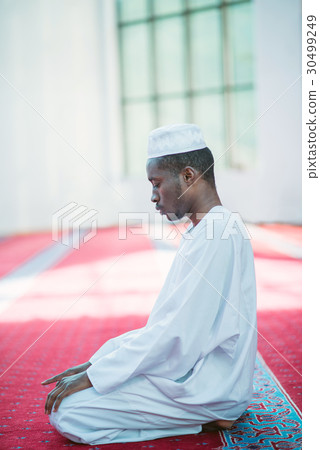 African Muslim Man Praying To God 30499249