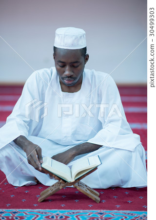 African Muslim Man Praying To God 30499303