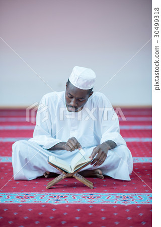 African Muslim Man Praying To God 30499318