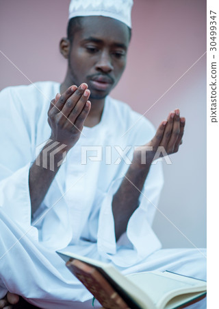 African Muslim Man Praying To God 30499347
