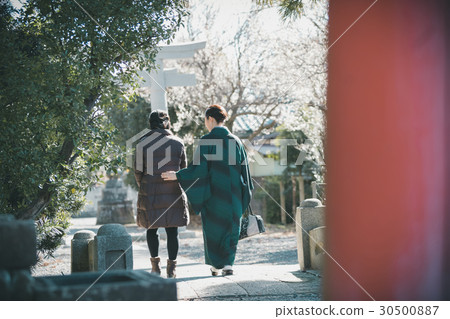 shrine, mother and child, pregnant 30500887