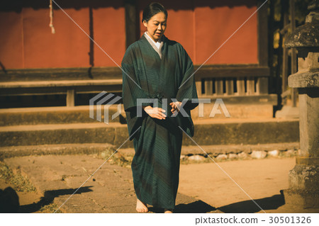 拜拜 神殿 女生 30501326