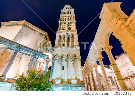 diocletian's palace at night diocletian's palace at night 30502382