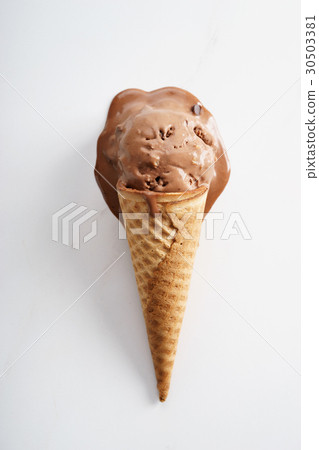 chocolate ice cream 30503381