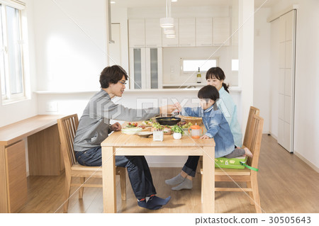 Family's table Family's table 30505643