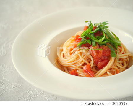 Cold tomato pasta (horizontal position) Cold tomato pasta (horizontal position) 30505953