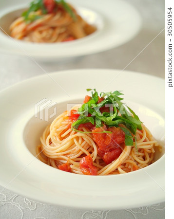 Cold tomato pasta pair 30505954