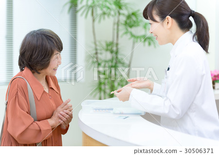 Middle female, senior women, pharmacist, prescription, medicine Middle female, senior women, pharmacist, prescription, medicine 30506371