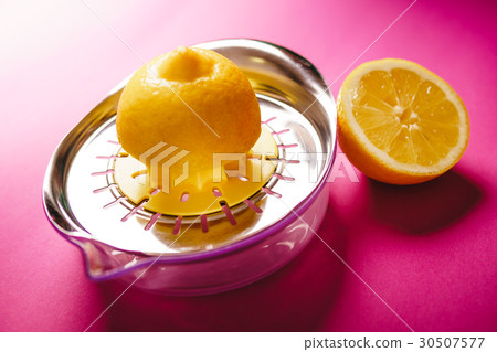 Lemon squeezer on pink background 30507577