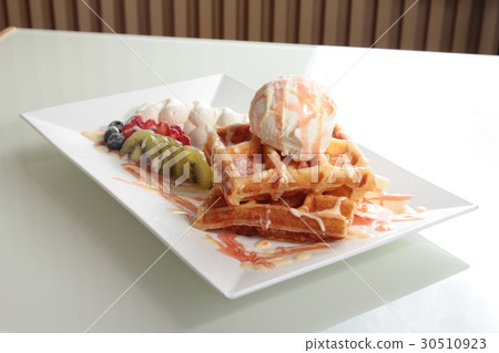 dessert dessert 30510923