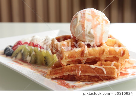 dessert 30510924