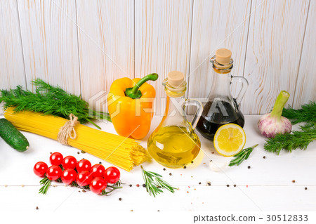 Spaghetti, tomatoes cherry, olive oil, herb,spices Spaghetti, tomatoes cherry, olive oil, herb,spices 30512833