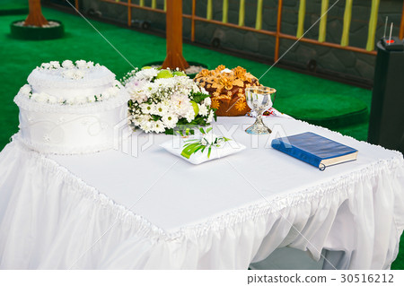 Wedding loaf on the table Wedding loaf on the table 30516212