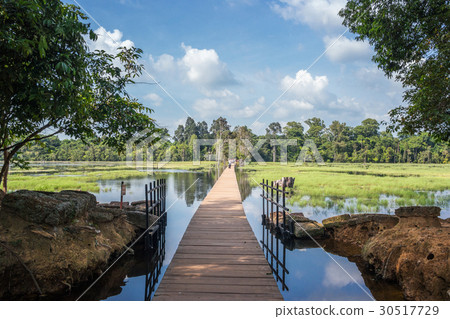 The path towards to Neak Pean temple  30517729