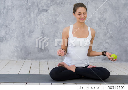 Caucasian beautiful healthy athletic sportive girl 30519501