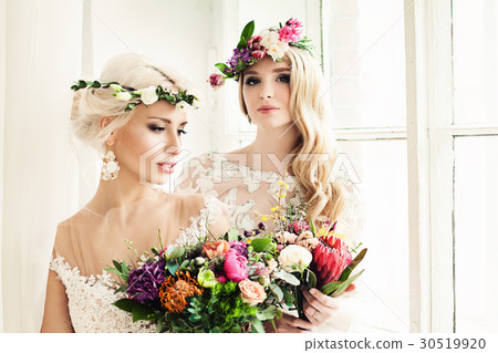 Perfect Bride Woman with Colorful Flower Wreath 30519920