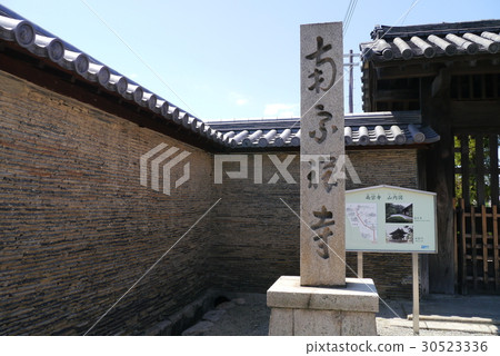 Nanshoji,屋頂瓦片籬芭牆壁 Nanshoji,屋頂瓦片籬芭牆壁 30523336