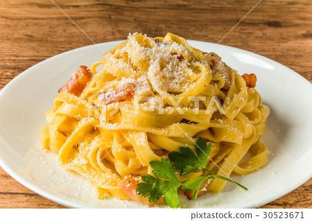 Spaghetti Carbonara 30523671
