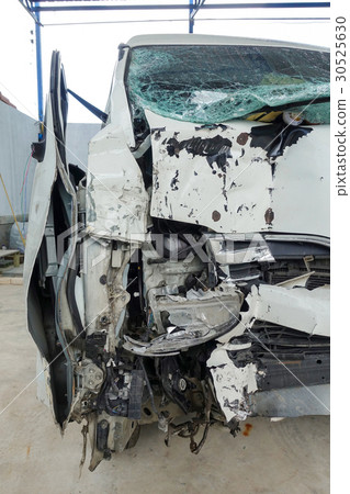 white van accidented 30525630