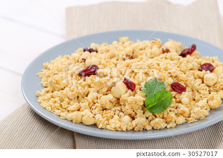 granola with hazelnuts and cranberries 30527017