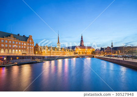 Christiansborg Palace at night in Copenh 30527948