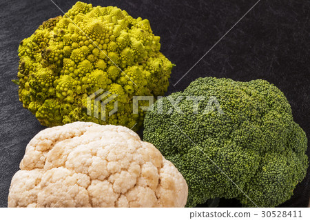 Broccoli and cauliflower broccoli and cauliflower 30528411