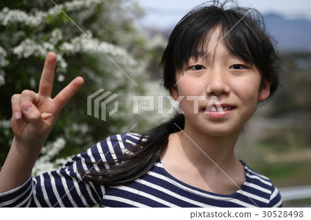 女孩白杜鵑花 30528498