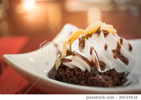 Decorated chocolate brownies with sliced almond Decorated chocolate brownies with sliced almond 30534916