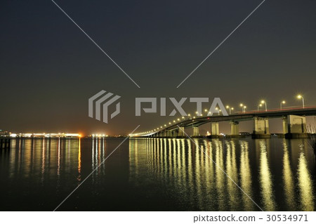 點燃滋賀縣琵琶湖大橋 點燃滋賀縣琵琶湖大橋 30534971