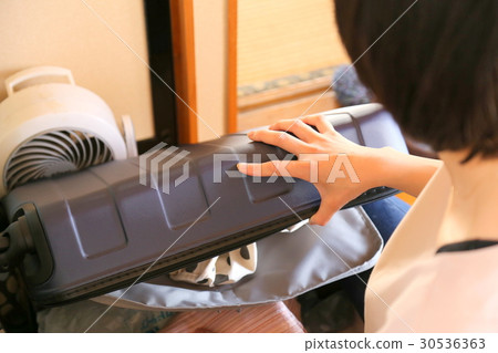 Female hand to open suitcase Female hand to open suitcase 30536363