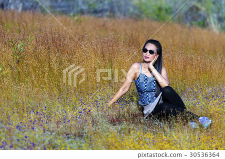 Lady and Utricularia Lady and Utricularia 30536364