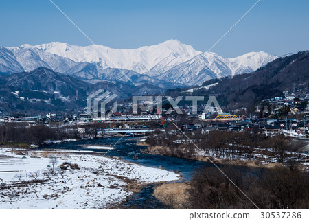 Winter landscape in the direction of Tanigawa-dake from Tsukinohonohashi 30537286