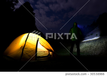 夜宿荒野 30538966