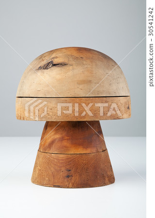 Wooden fotm for hats 30541242
