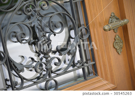 Old doors, handles, locks, lattices and windows 30545263