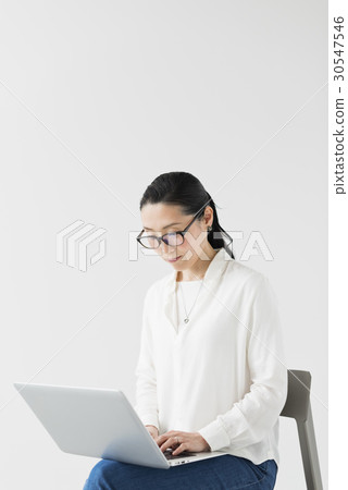 Women in their 40's 30547546